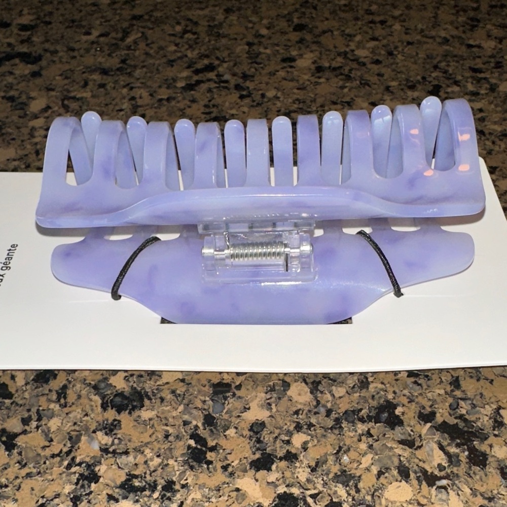 Lululemon Jumbo Claw Clip in Lavender NWT - Picture 4 of 7